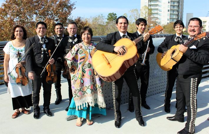 Los Gallitos group with instruments